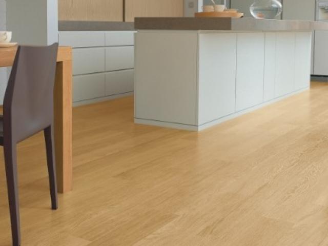 Stratifié Quickstep : ELIGNA EL896 - Chêne verni naturel