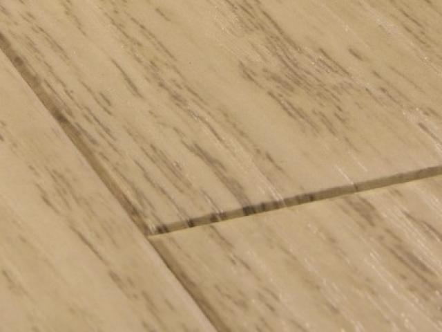 Stratifié Quickstep : IMPRESSIVE IM3105 - Chêne verni blanc