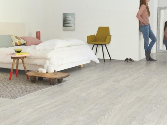 Stratifié Quickstep : IMPRESSIVE IM1860 - Chêne gris classique patiné