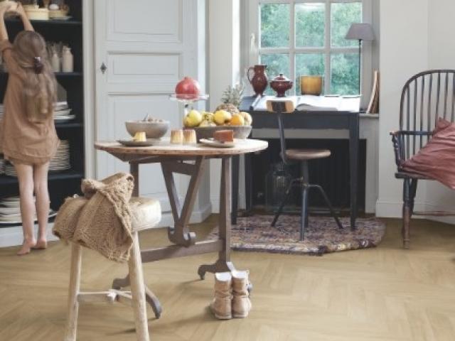 Stratifié Quickstep : IMPRESSIVE PATTERNS IPA4160 -  Chêne chevron moyen