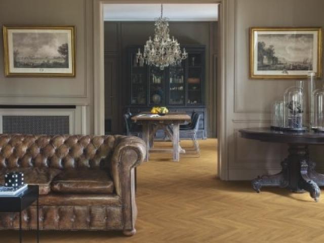 Stratifié Quickstep : IMPRESSIVE PATTERNS IPA4162 -  Chêne chevron marron