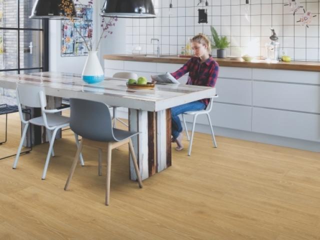 Stratifié Quickstep : MAJESTIC MJ3546 - Chêne des bois naturel 