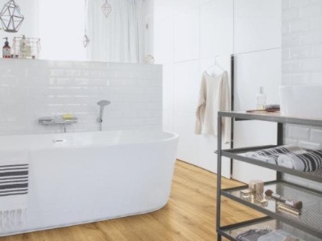 Stratifié Quickstep : MAJESTIC MJ3551 - Chêne désert chaleureux naturel